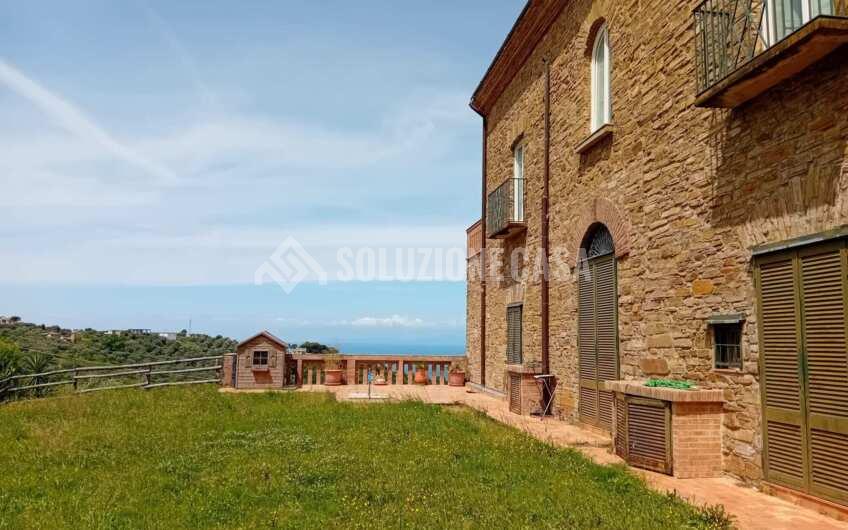 SC1338 Appartamento con giardino in casale in pietra vista mare a Castellabate