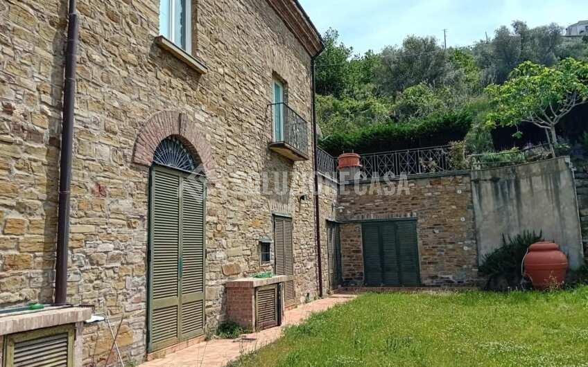 SC1338 Appartamento con giardino in casale in pietra vista mare a Castellabate