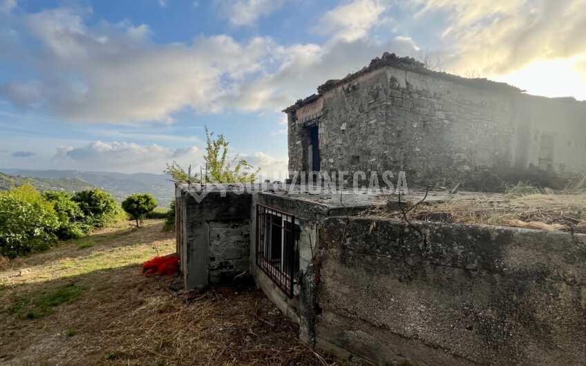 SC1351 Casale in pietra con vista mare sulla collina di Agropoli