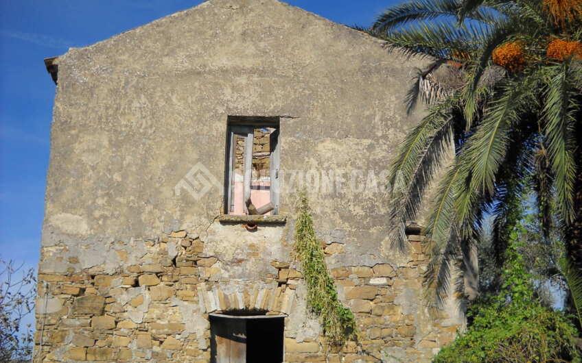 SC1348 Casolari con terreno alla contrada Noce Bassa tra Castellabate e Perdifumo