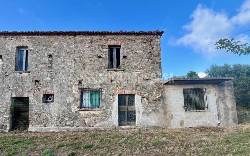 SC1351 Casale in pietra con vista mare sulla collina di Agropoli