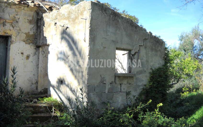 SC1348 Casolari con terreno alla contrada Noce Bassa tra Castellabate e Perdifumo