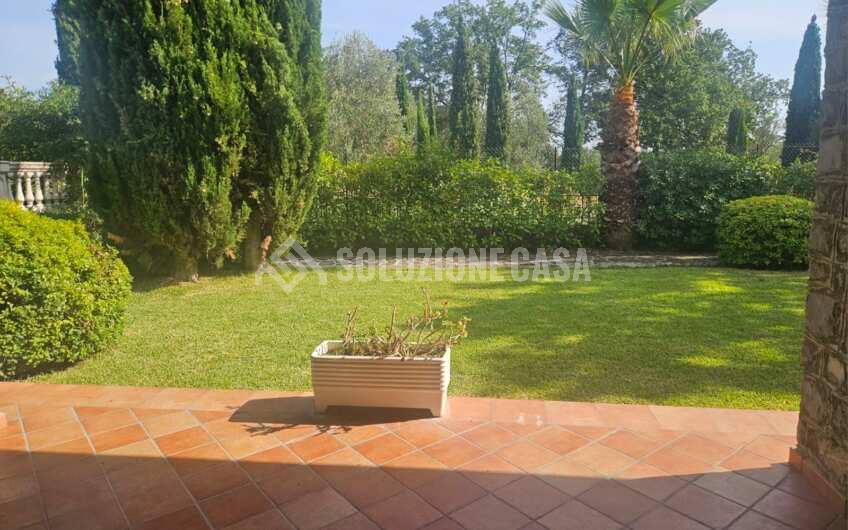 SC1376/A2 Appartamento con giardino in una stupenda villa a Scario