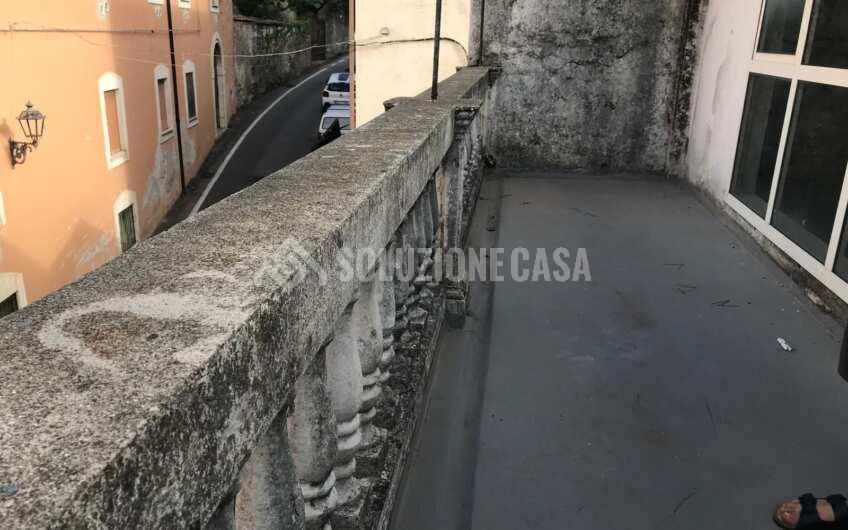 SC1374 Palazzo storico con giardino e vista mare a Vibonati