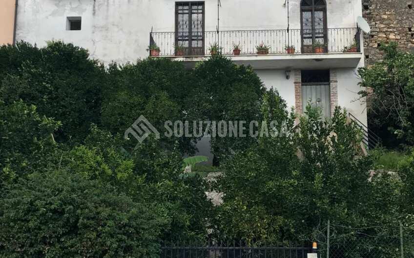 SC1374 Palazzo storico con giardino e vista mare a Vibonati