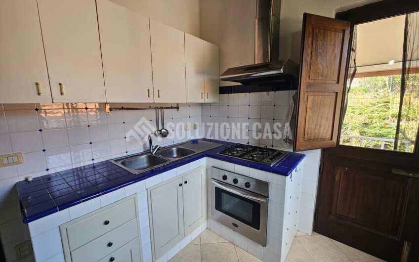 sc1376/b  Appartamento con terrazzo in una stupenda villa a Scario