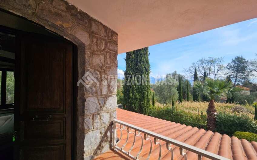 sc1376/b  Appartamento con terrazzo in una stupenda villa a Scario