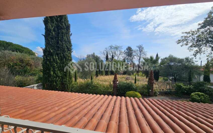 sc1376/b  Appartamento con terrazzo in una stupenda villa a Scario