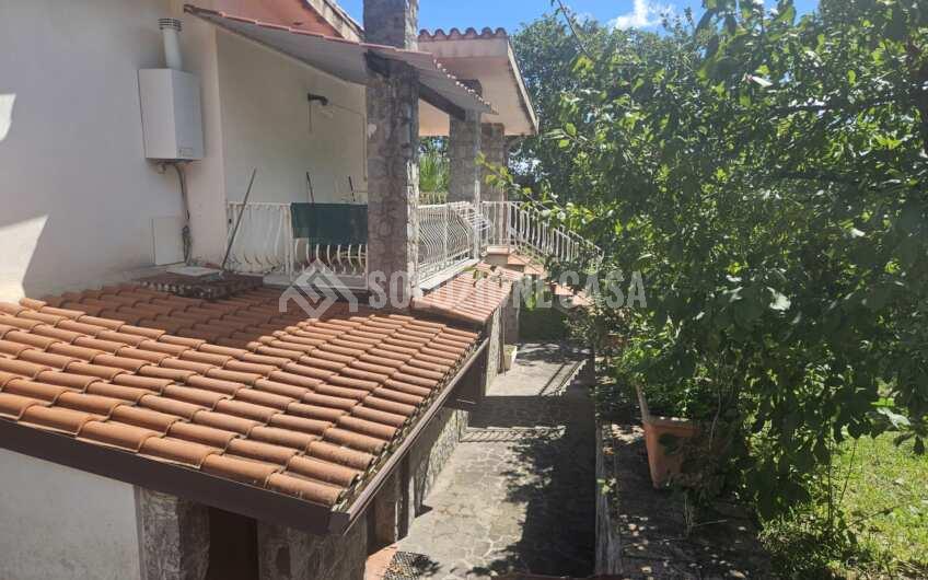 SC1376/B2 Appartamento con terrazzo in una stupenda villa a Scario