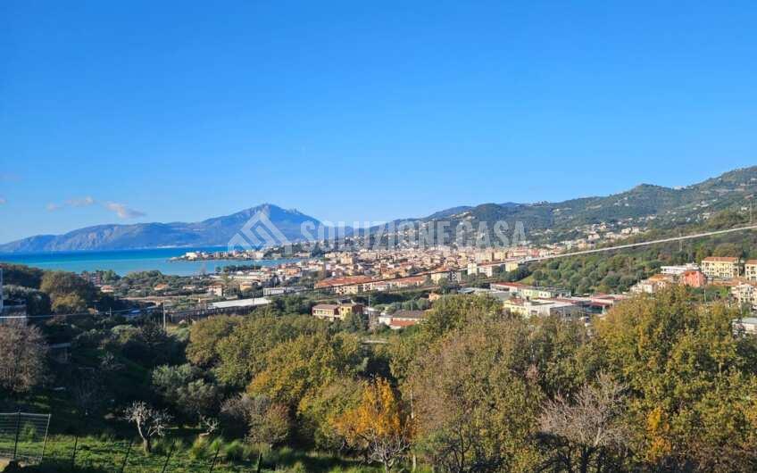 SC1392 Appartamento su due livelli con giardino e vista mare a Sapri