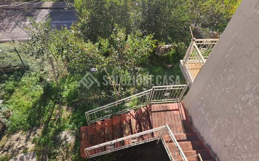 SC1392 Appartamento su due livelli con giardino e vista mare a Sapri