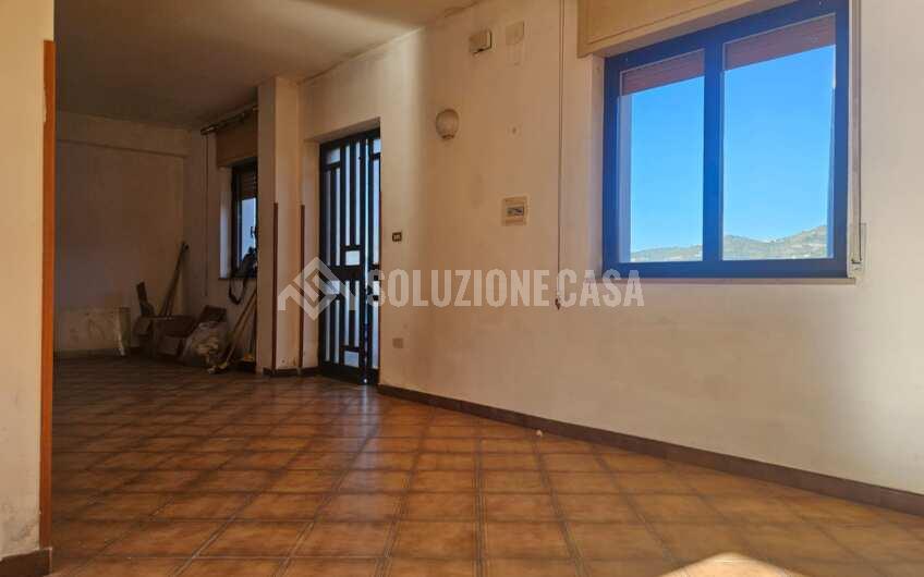 SC1392 Appartamento su due livelli con giardino e vista mare a Sapri