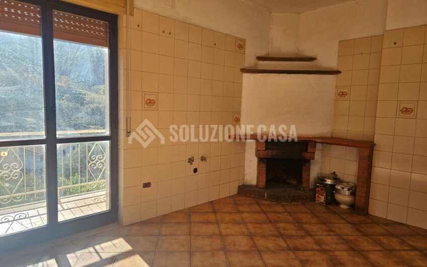 SC1392 Appartamento su due livelli con giardino e vista mare a Sapri