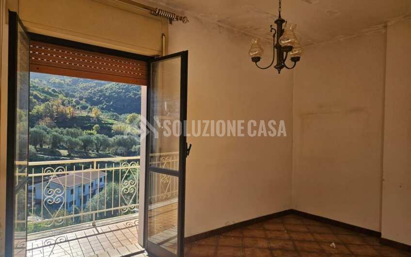 SC1392 Appartamento su due livelli con giardino e vista mare a Sapri